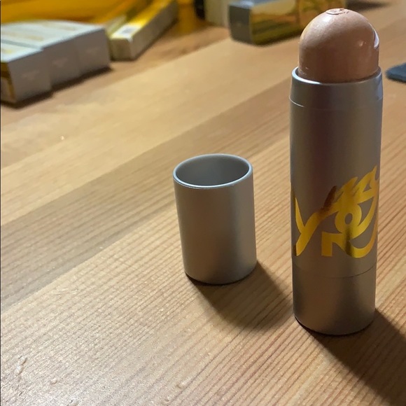 Tyra Beauty Other - Light in a Stick Highlighter